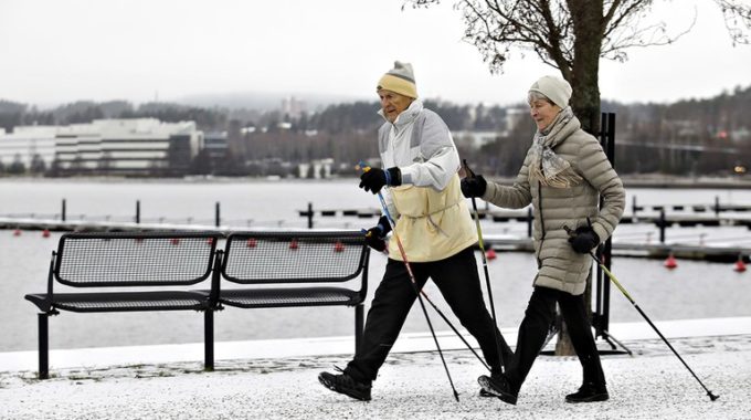 Liikunta Sai Ikääntyneet Lähtemään Kotoa Koronan Ensiaallon Aikana